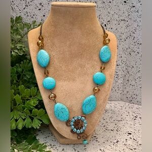 Howlite oval bead necklace with copper wire pendant